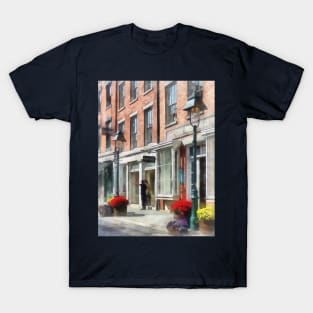 Manhattan NY - Giving Directions at South Street Seaport T-Shirt